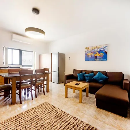 Apartment 3 Bedroom Entire